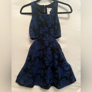 Mimi Chica sleeveless short dress with pockets